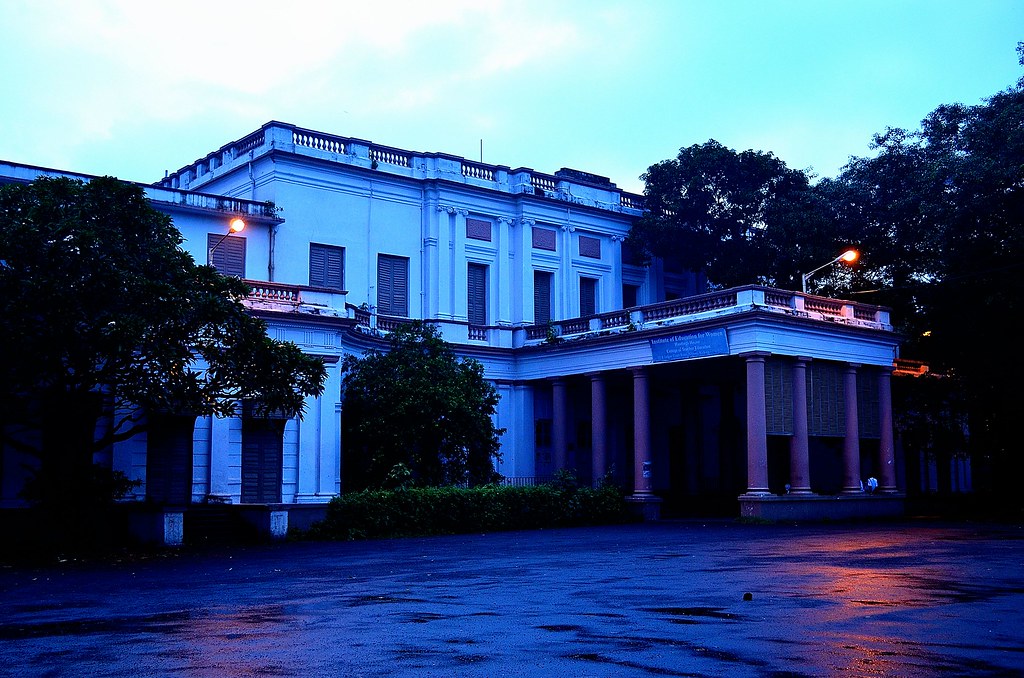 hasting house or bhoot bangla, kolkata, ffbeat instagrammable places in kolkata, best place for photography, haunted