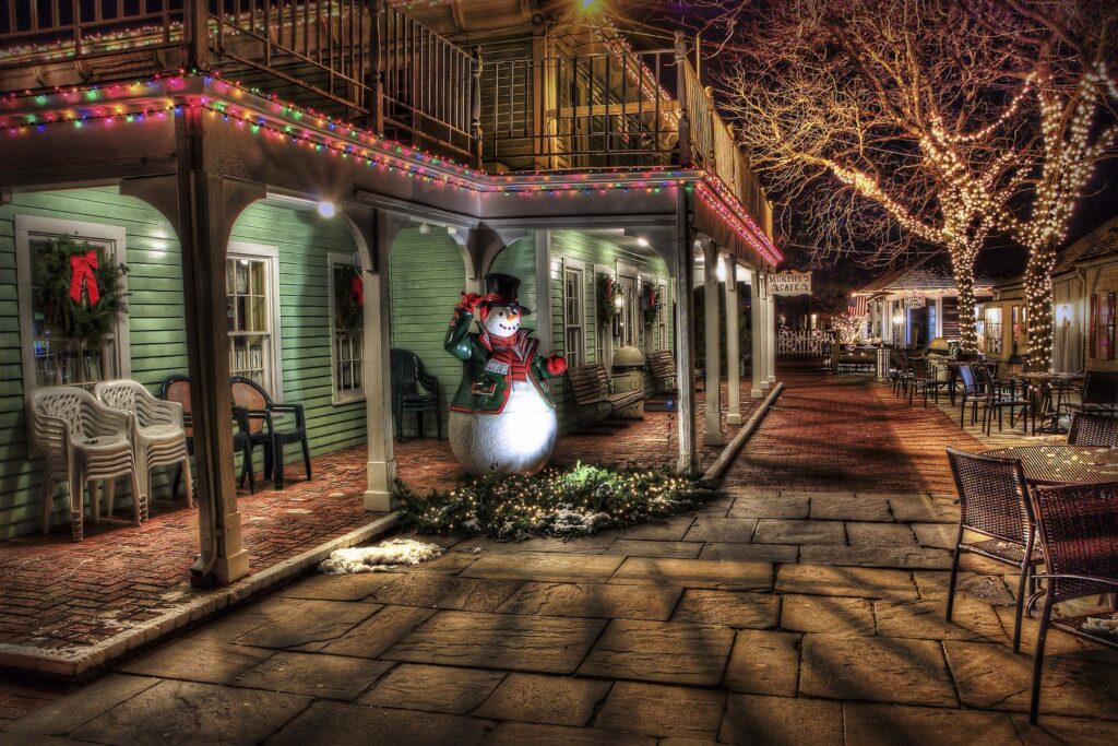 Best christmas towns in south carolina, snowman