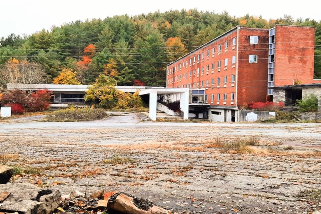 The Old Cannon Memorial Hospital, abandoned place in North Carolina